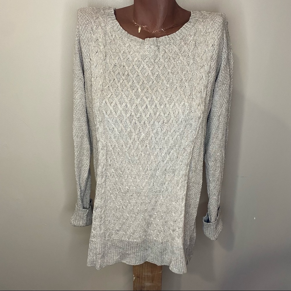 American Eagle grey cable knit sweater in Medium